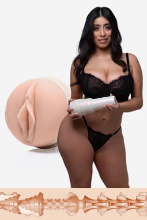 Masturbator Fleshlight Violet Myers Waifu - Oplev rå og uimodståelig nydelse med den frække Violet Myers’, og denne afstøbning af hendes vagina. Lad denne Fleshlight vagina give dig en ekstraordinær oplevelse, og lad Myers blive din Waifu for en stund.