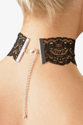 Lingeri Cottelli Accessoires - Lace Choker - Elegant blondechoker med kædedetaljer og et frækt, feminint twist.