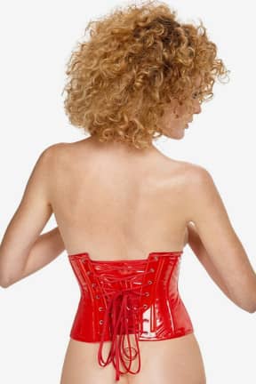Lingeri Black Level - Vinyl Waist Cincher - Red - Glødende rød vinyl, smuk silhuet og sex appeal i særklasse.