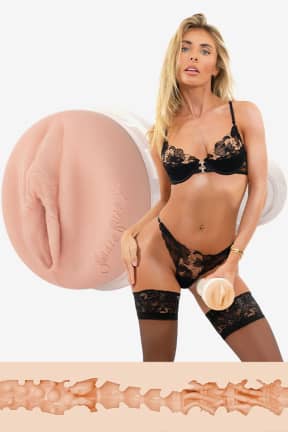 Fleshlight - Bonnie Blue 1K Signature Vagina Beige - En pocket pussy i blød SuperSkin med 1K-tekstur, der føles varm, dyb og uimodståelig. Justér suget, leg med glidecreme, og nyd en fræk, naturtro tur.