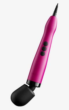 Alle Doxy - Original Plug-In - Pink - Dybe, brummende vibrationer med seriøs power, når du vil mærke det helt ind. Stabil plug-in drift med 3 m kabel, blød silikone og nem styring.