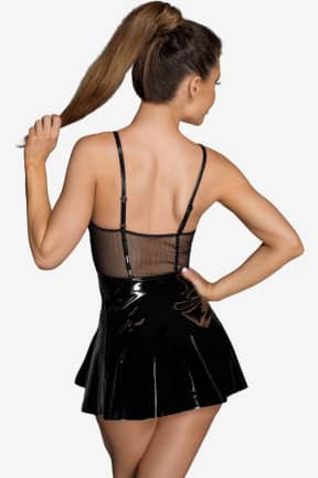 Lingeri Noir Vinyl Mini Dress Black - Vådglans-vinyl der fanger lyset og gør hvert skridt til en fræk statement. Stivet bustier med bøjler, justerbare stropper og 2-vejs lynlås giver sikker pasform og lækker form.