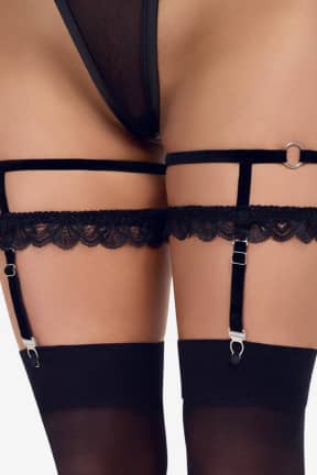 Lingeri Cottelli Accessoires - Velvet And Lace Suspender Garters - Black - Skift fra fræk lårsele til strømpeholder på sekunder med aftagelige stropper. Justerbar, blød velour med clips, der sidder fast og føles uimodståelig.`