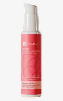 Alle System JO - Vitalize Nourish Moisturizer - 60ml - Let, hurtigabsorberende fugt med hyaluronsyre - helt uden fedtet finish. pH-balanceret med squalane, E-vitamin og prebiotika for ro og komfort hele dagen.