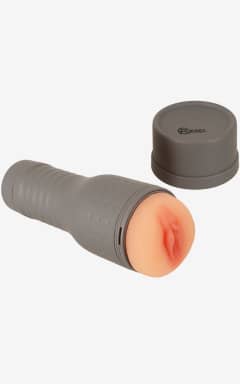 Alle V-Stroker Nicolette - Elegant pocket pussy i diskret etui, så fantasien følger med dig overalt. Realistisk, hudblød sleeve med 24 cm dybde, klar til glidecreme og frække stunder.