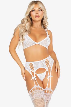 Lingeri Leg Avenue - Bra Top, String and Garter Belt Stockings - Gennemsigtig stretchblonde smyger sig om kroppen og føles luftig mod huden.  
Strømpeholder og snørelook med sløjfer giver et frækt, fotoklart wow.