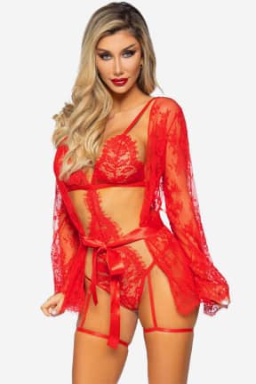 Alle Leg Avenue - Garter Teddy with String Back and Robe Red - Gennemsigtig blomsterblonde med frække hofteholdere, der får selvtilliden til at stige. Lækker teddy med matchende kort kimono og bånd, klar til gave og leg.